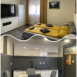 Dama Blizina Amfiteatra I Bus Kolodvora ,besplatan Privatni Parking,self-check- In Apartamento